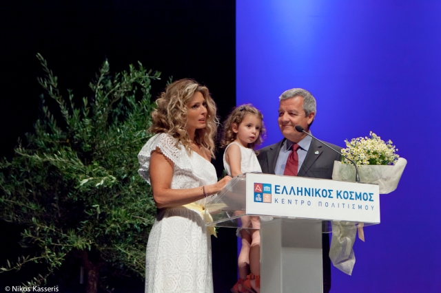 Ο πρόεδρος του ECOCITY Θάνος Ζαφειρόπουλος με την Κ. Λάσπα και τη μικρή Σάρα